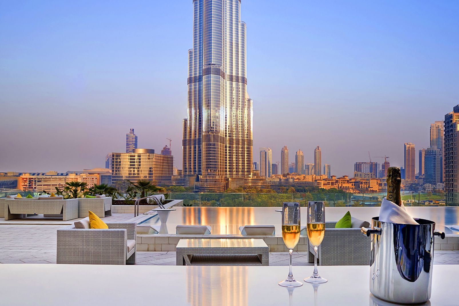 Downtown dubai. Софитель Дубай. Sofitel Дубай Даунтаун. Sofitel Dubai Downtown 5* (Дубаи-Даунтаун). Sofitel Dubai Downtown бассейн.